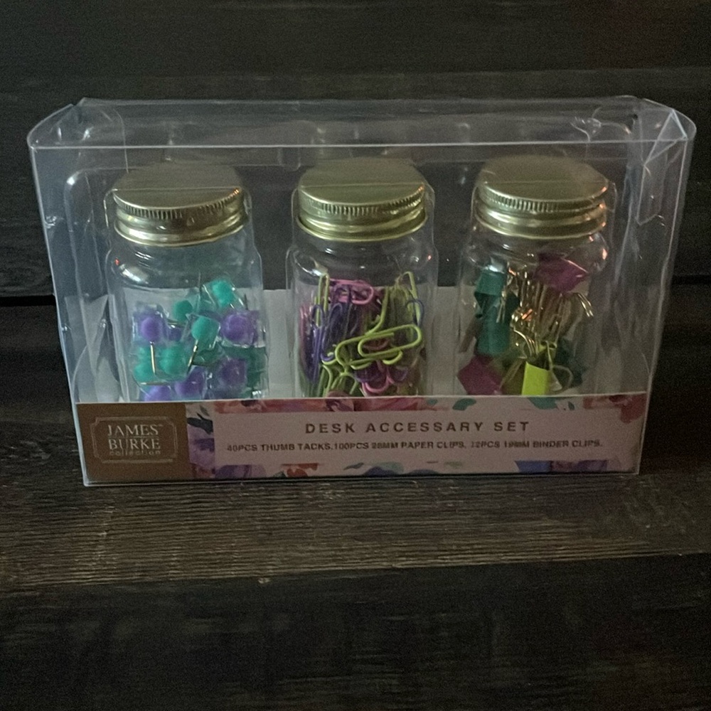 NEW DEAL JARRED ACCESSORY SET THUMBTACKS PAPER CLIPS & BINDER CLIPS